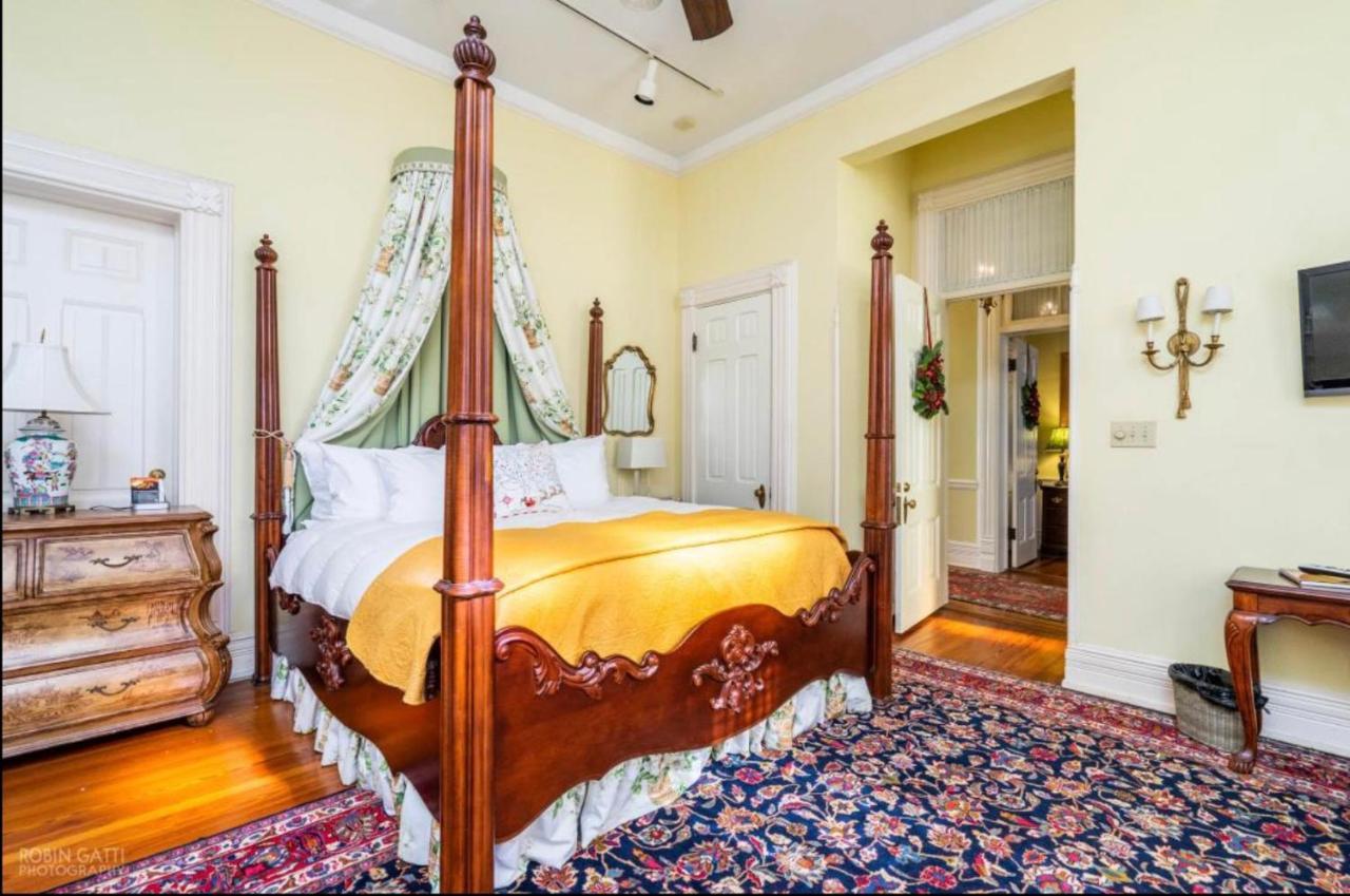 메이컨 Burke Mansion B&B 외부 사진